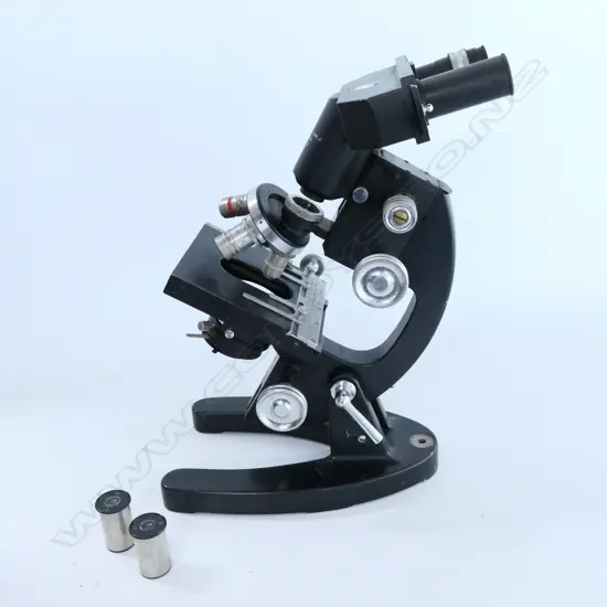 COOKE, TROUGHTON & SIMMS BINOCULAR MICROSCOPE, WITH MECH STAGE (PAT. 467926), IN CASE.